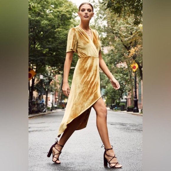 Lulu's Dresses & Skirts - Lulu's Womens Amour Golden Yellow Velvet High Low Wrap Dress Size XS Date Night